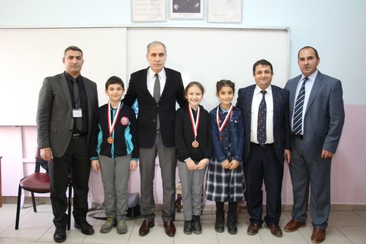 İlkokul &ouml;ğrencileri zeka oyunlarında yarıştı