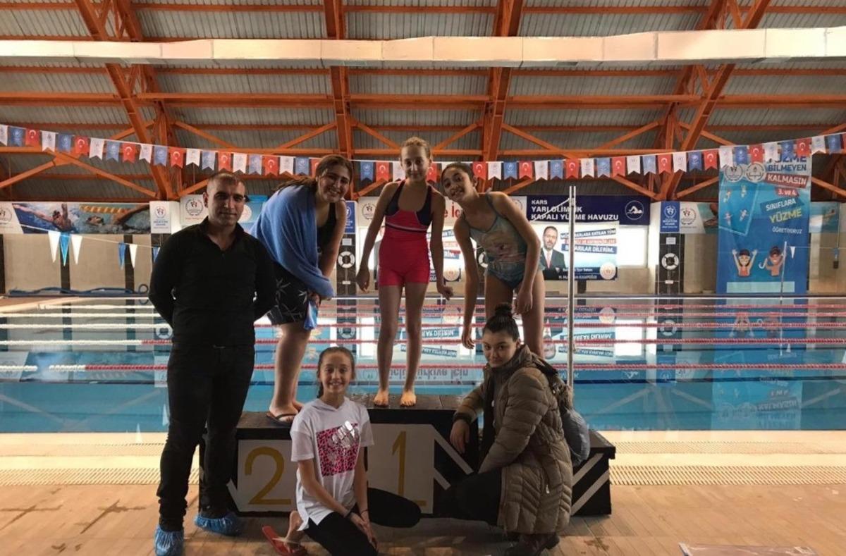 Kars&rsquo;ta y&uuml;zmede dereceye girenler madalyalarını aldı