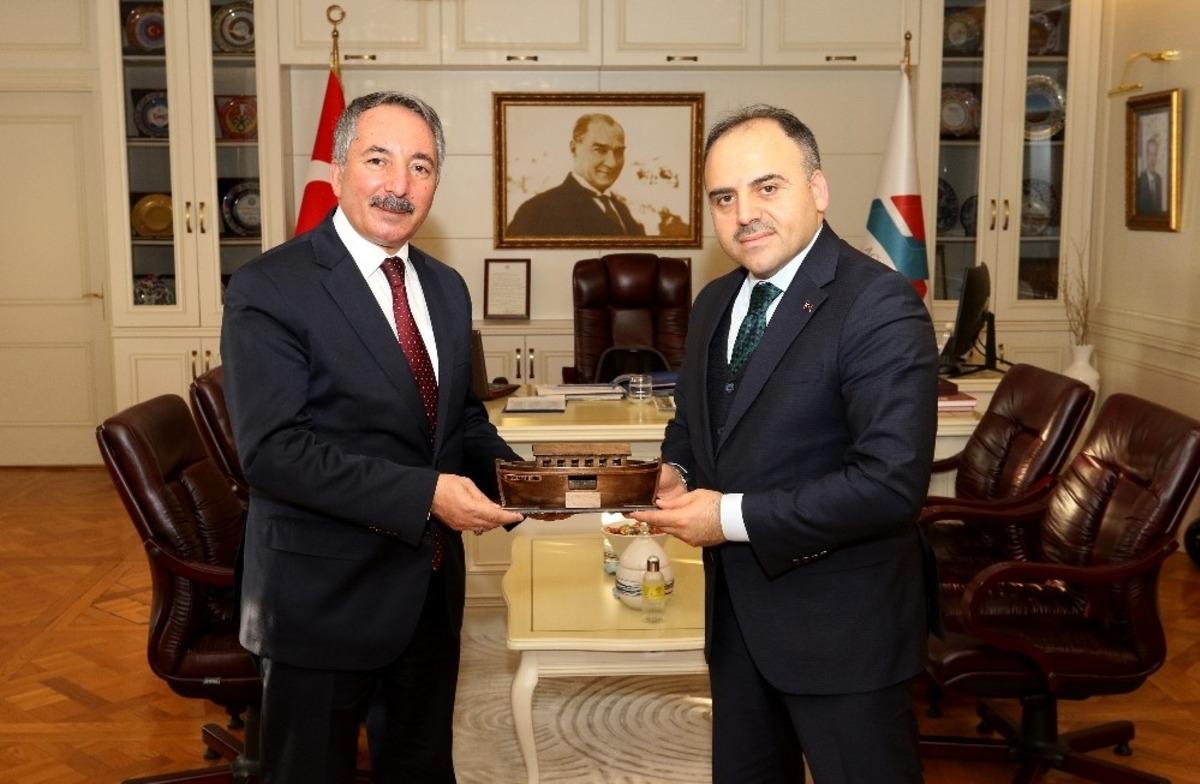 Aİ&Ccedil;&Uuml; Rekt&ouml;r&uuml; Prof. Dr. Karabulut, T&Uuml;RKŞEKER Genel M&uuml;d&uuml;r&uuml; Alkan&rsquo;ı misafir etti