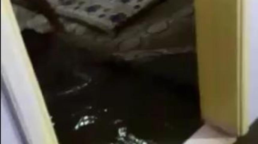 Siverek’te evi kanalizasyon suyu bastı