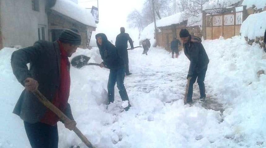 K&ouml;yl&uuml;lerin imece usul&uuml; karla m&uuml;cadelesi