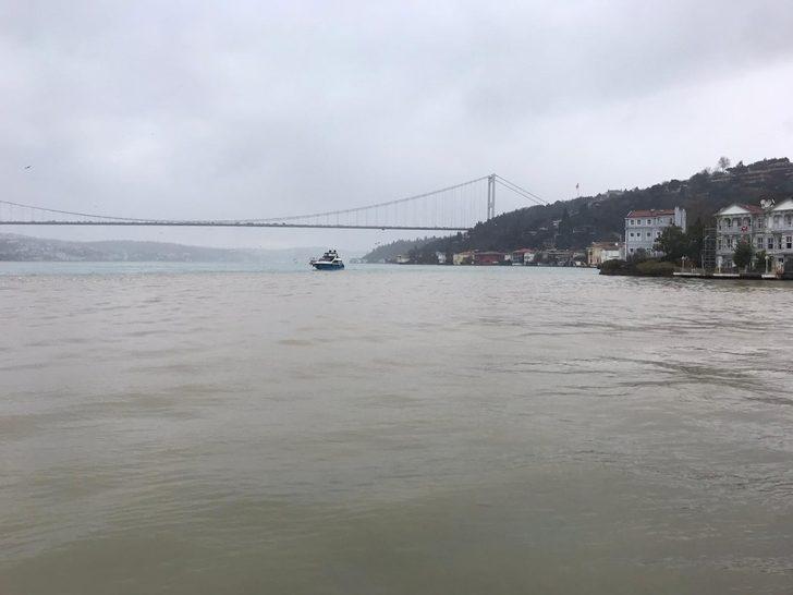 Boğaz'ın rengi değişti, Anadolu Hisarı sahiline çamur aktı G3