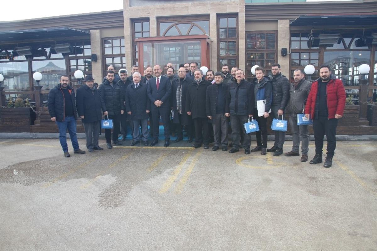 Başkan T&uuml;rkyılmaz: &ldquo;Gazeteciler siyasilerin bir par&ccedil;asıdır&rdquo;