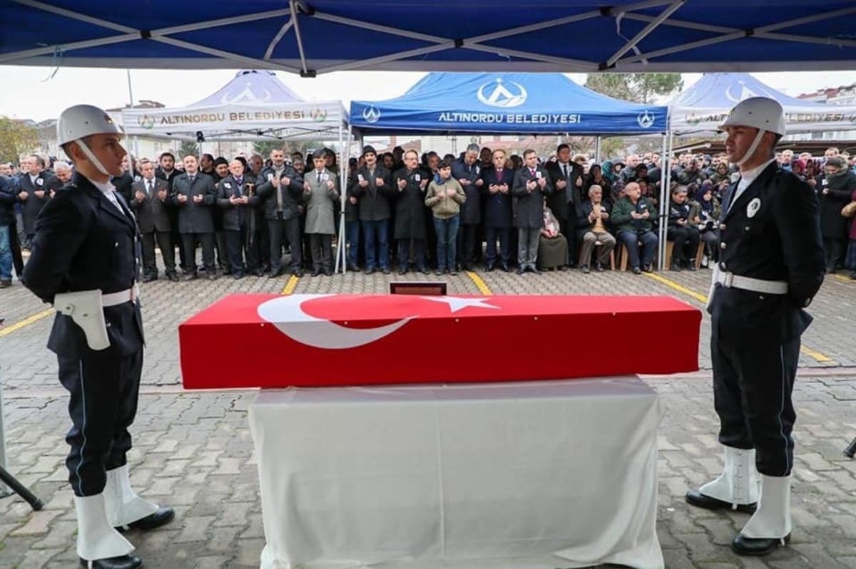 Hastalık sonucu &ouml;len bek&ccedil;i son yolculuğuna uğurlandı
