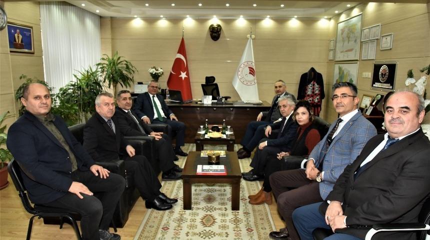 Vali Deniz tarımsal &ccedil;alışmalar hakkında bilgi aldı