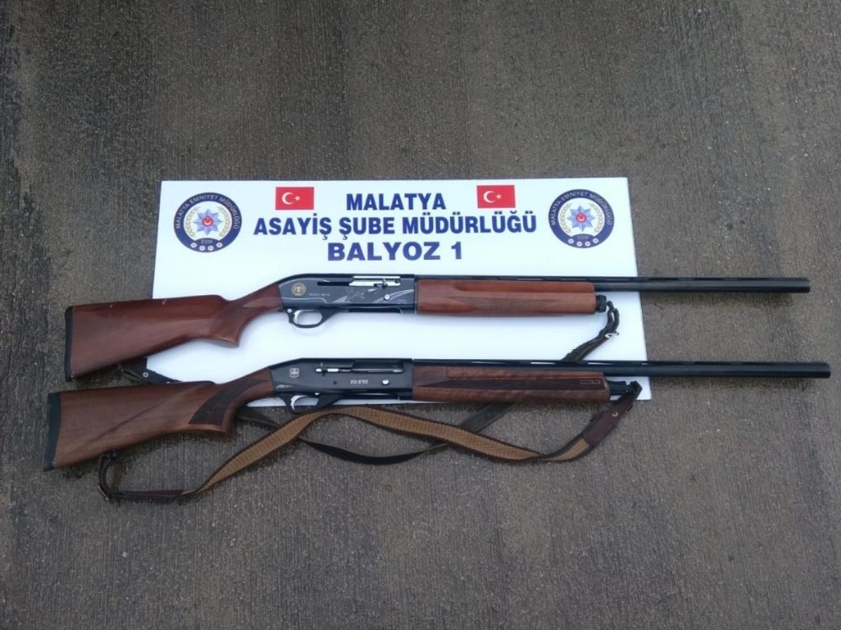 Silahlar ve uyuşturucu ele ge&ccedil;irildi