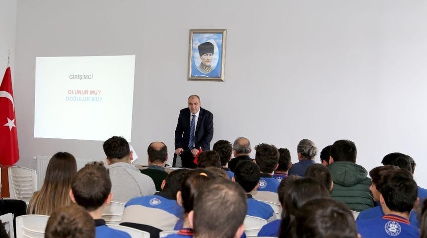 ESO Başkanı Kesikbaş&rsquo;tan &ouml;ğrencilere &rsquo;Girişimciliğin peşini bırakmayın&rsquo; tavsiyesi