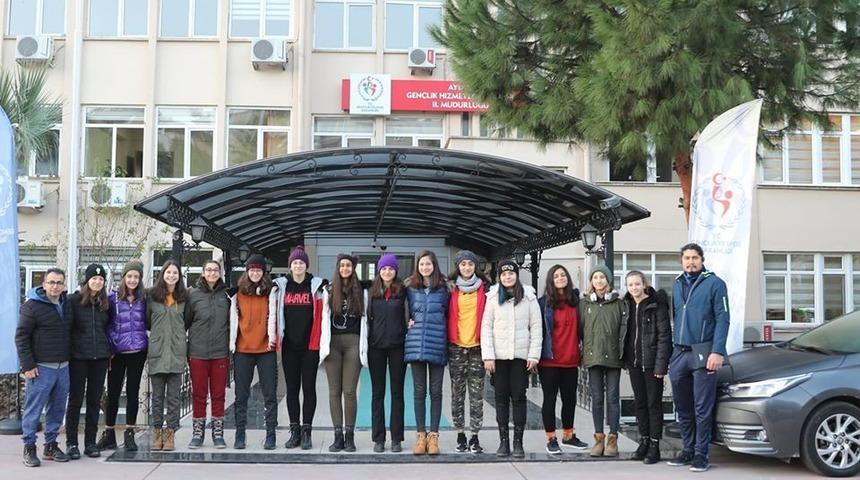 Aydın&rsquo;ı filede temsil edecek kız ve erkekler yola &ccedil;ıktı