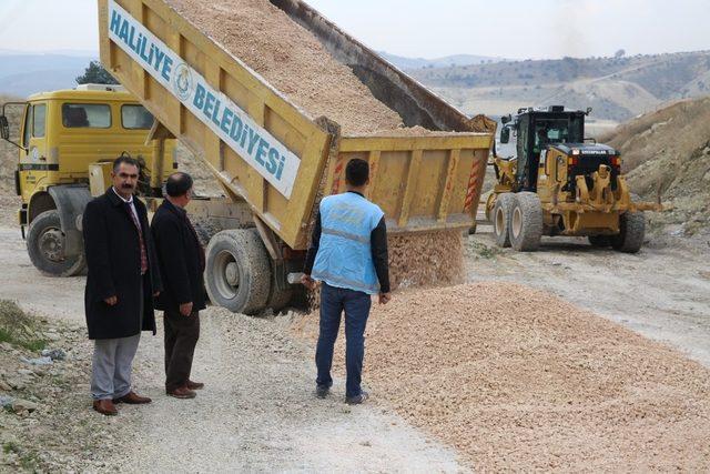 Haliliye’de bozulan yollar onarıldı