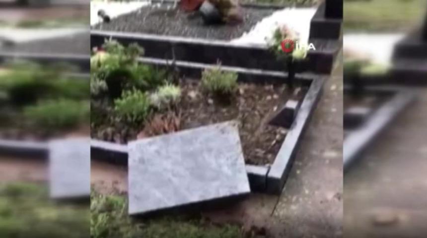 Almanya'da M&uuml;sl&uuml;man mezarları tahrip edildi