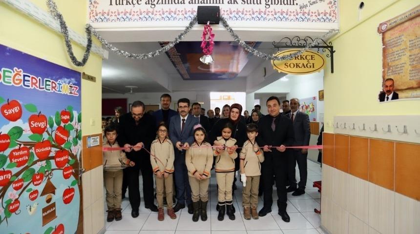 Mehmet G&uuml;len Ortaokulu &ouml;ğrencileri i&ccedil;in Z k&uuml;t&uuml;phane