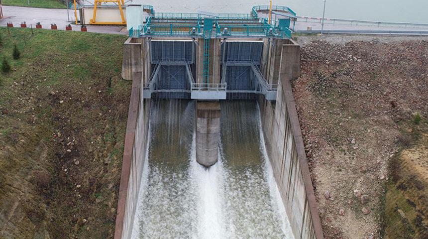 Kandıra'da baraj doldu, kapaklar açıldı