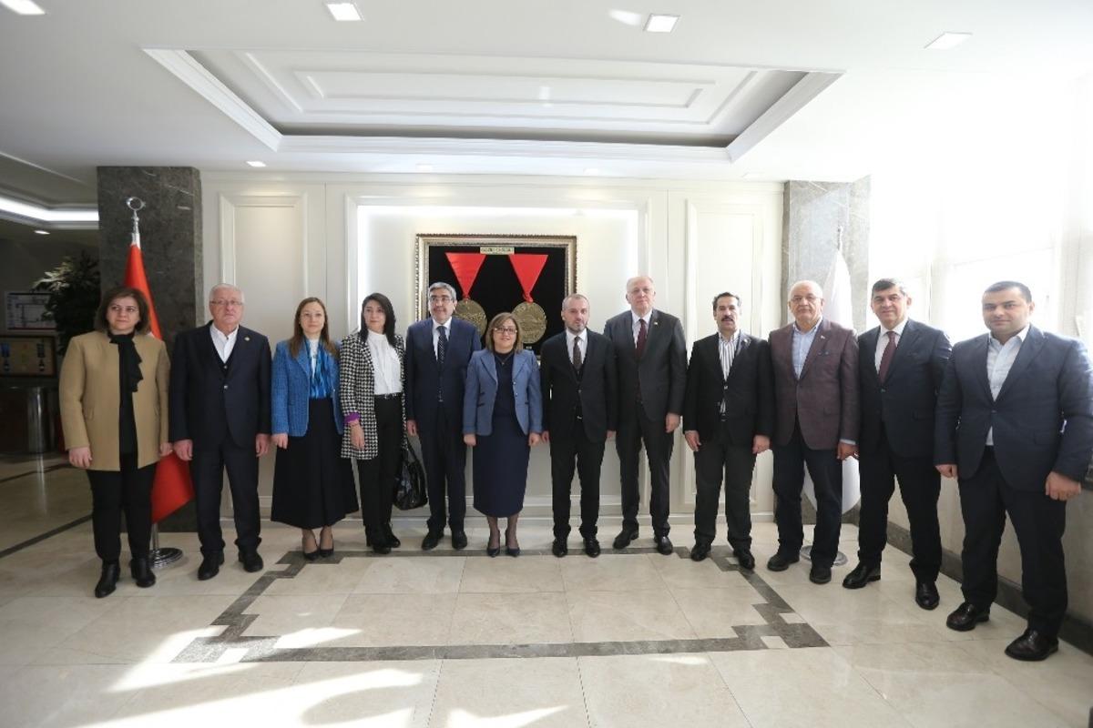 AK Partili Kandemir Başkan Şahin&rsquo;i ziyaret etti