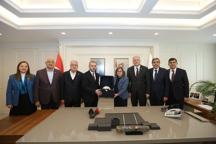 AK Partili Kandemir Başkan Şahin’i ziyaret etti G2