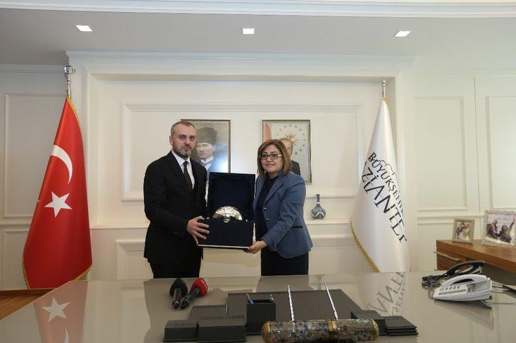 AK Partili Kandemir Başkan Şahin’i ziyaret etti G3