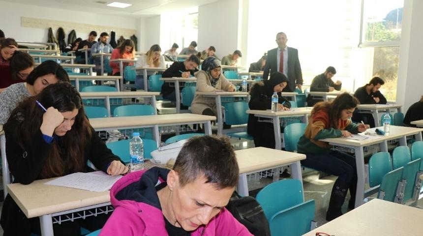 ALK&Uuml;&rsquo;de Yabancı dil yeterlilik sınavı yapıldı