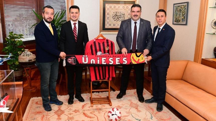 &Uuml;niEsEs&rsquo;ten Rekt&ouml;r &Ccedil;omaklı&rsquo;ya ziyaret