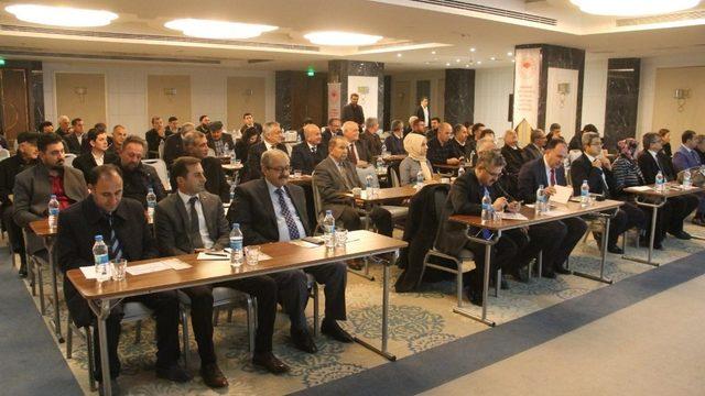 Adıyaman’da badem üreticilerine eğitim verildi