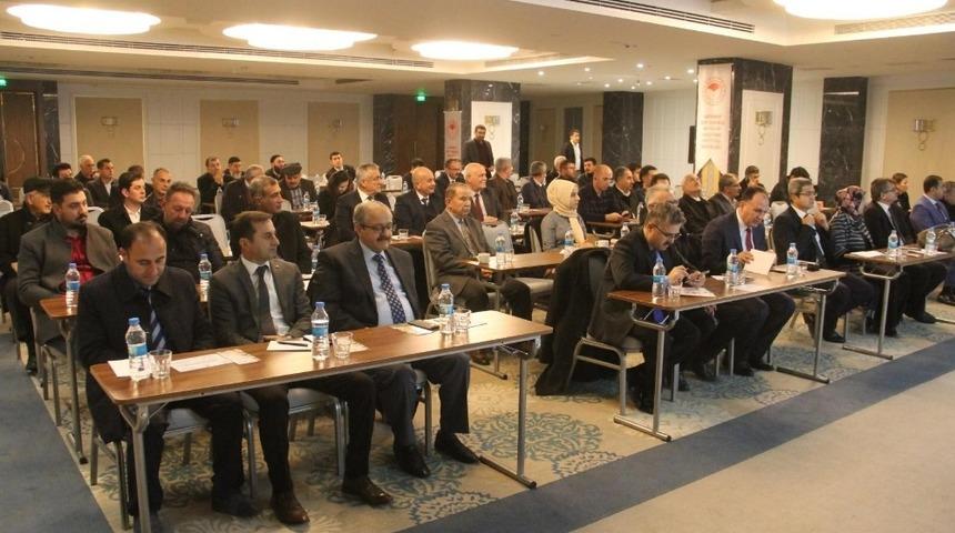 Adıyaman&rsquo;da badem &uuml;reticilerine eğitim verildi