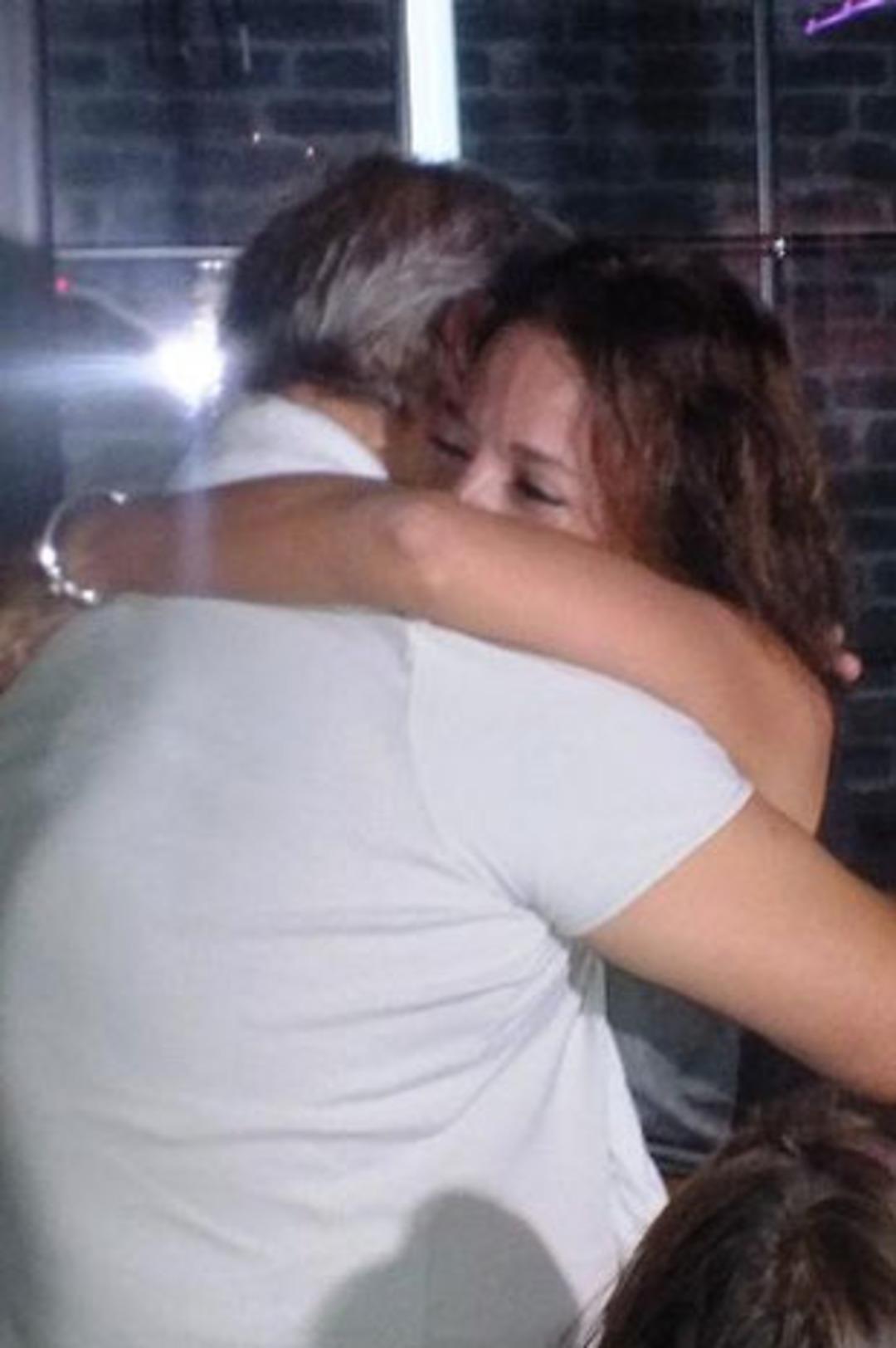 Ayşe &Ouml;zyılmazel g&ouml;zyaşlarını tutamadı