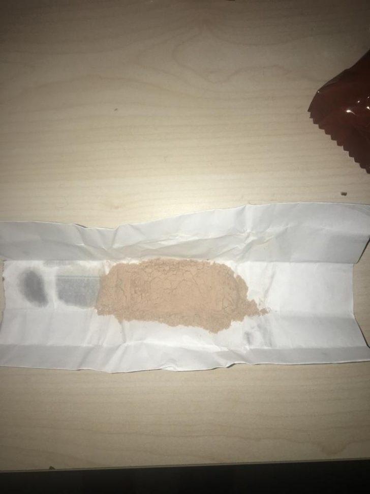 Kek paketinden uyuşturucu çıktı G2