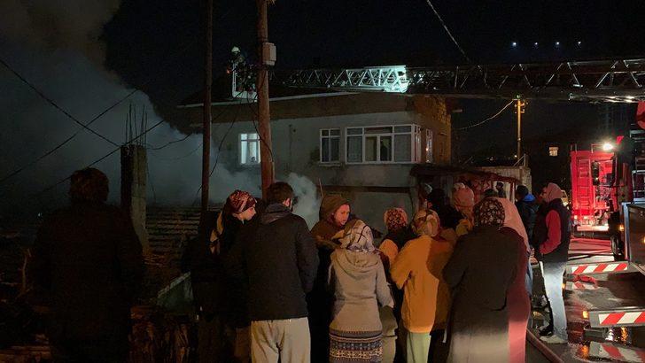 Kartal'da korkutan yangın! Gecekondu alev aldı G2