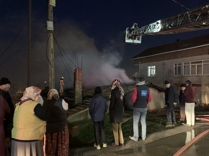 Kartal'da korkutan yangın! Gecekondu alev aldı G4