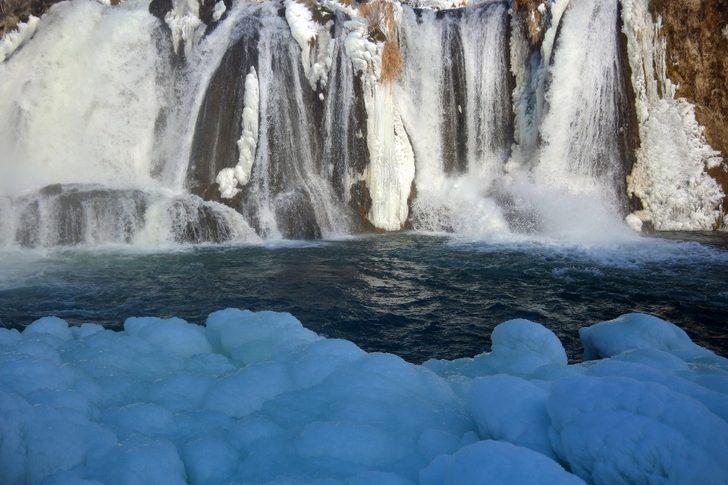 Van'daki Muradiye Şelalesi kısmen dondu G5