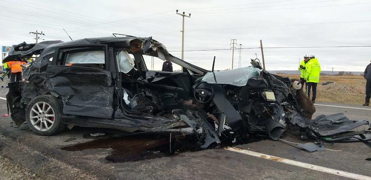 Son dakika! Aksaray'da servis ile otomobil çarpıştı G1