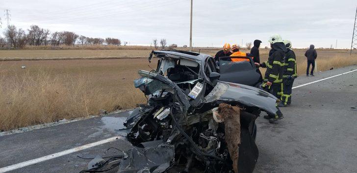 Son dakika! Aksaray'da servis ile otomobil çarpıştı G3