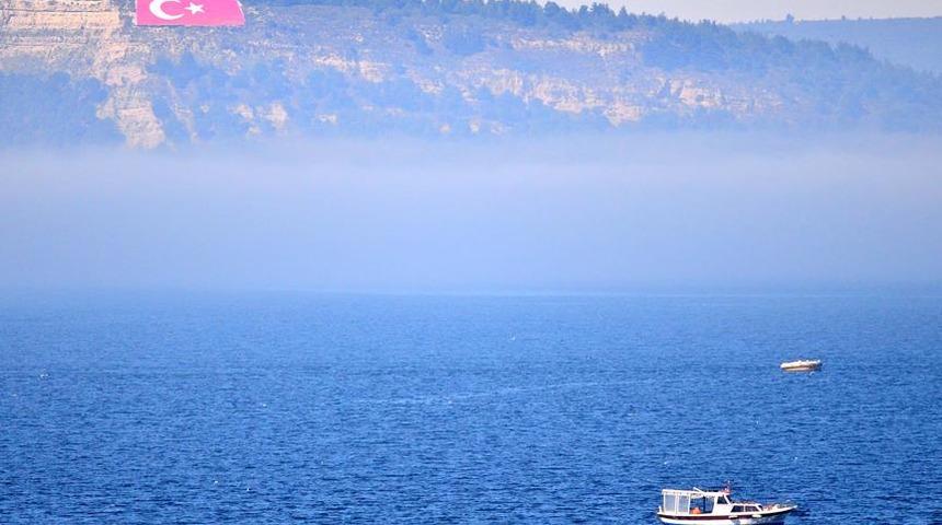 Çanakkale Boğazı'nda balıkçı teknesi feribota çarptı