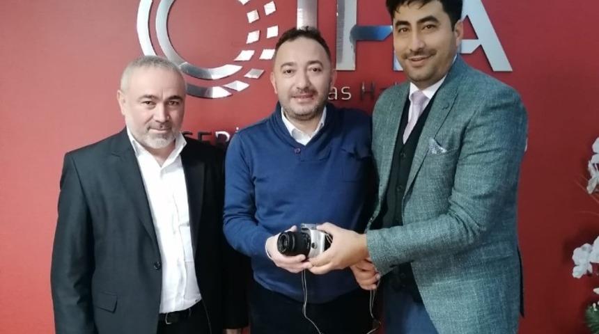 &Ccedil;elik: "10 Ocak Gazeteciler G&uuml;n&uuml;n&uuml; kutluyorum"