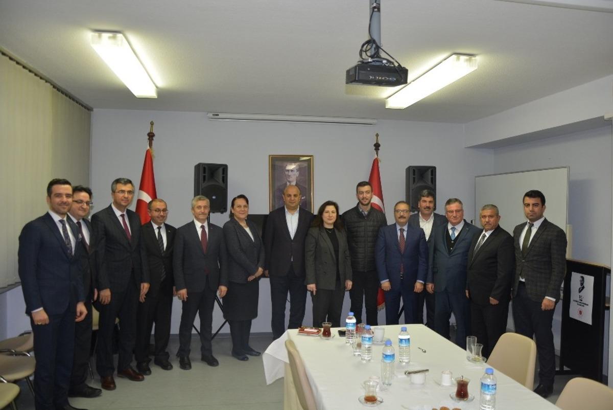 G&uuml;neydoğulu halıcılar Hannover Başkonsolosunu ziyaret etti