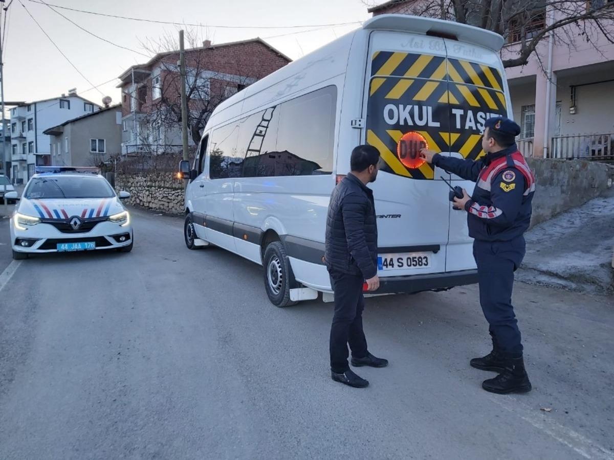 Jandarmadan okul servis ara&ccedil;larına sıkı denetim