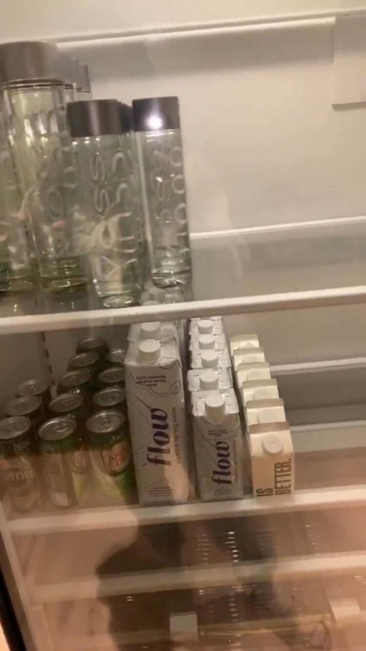 Kim Kardashian buzdolabının kapılarını açtı G3