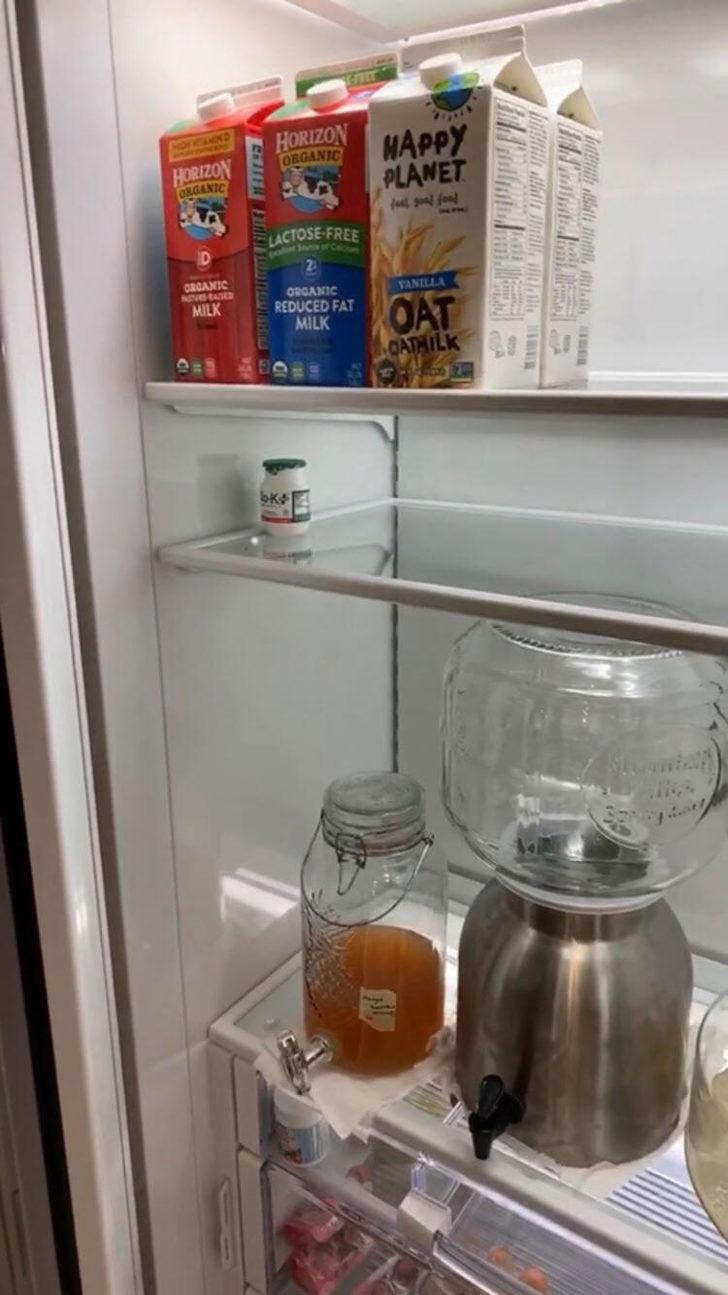 Kim Kardashian buzdolabının kapılarını açtı G4