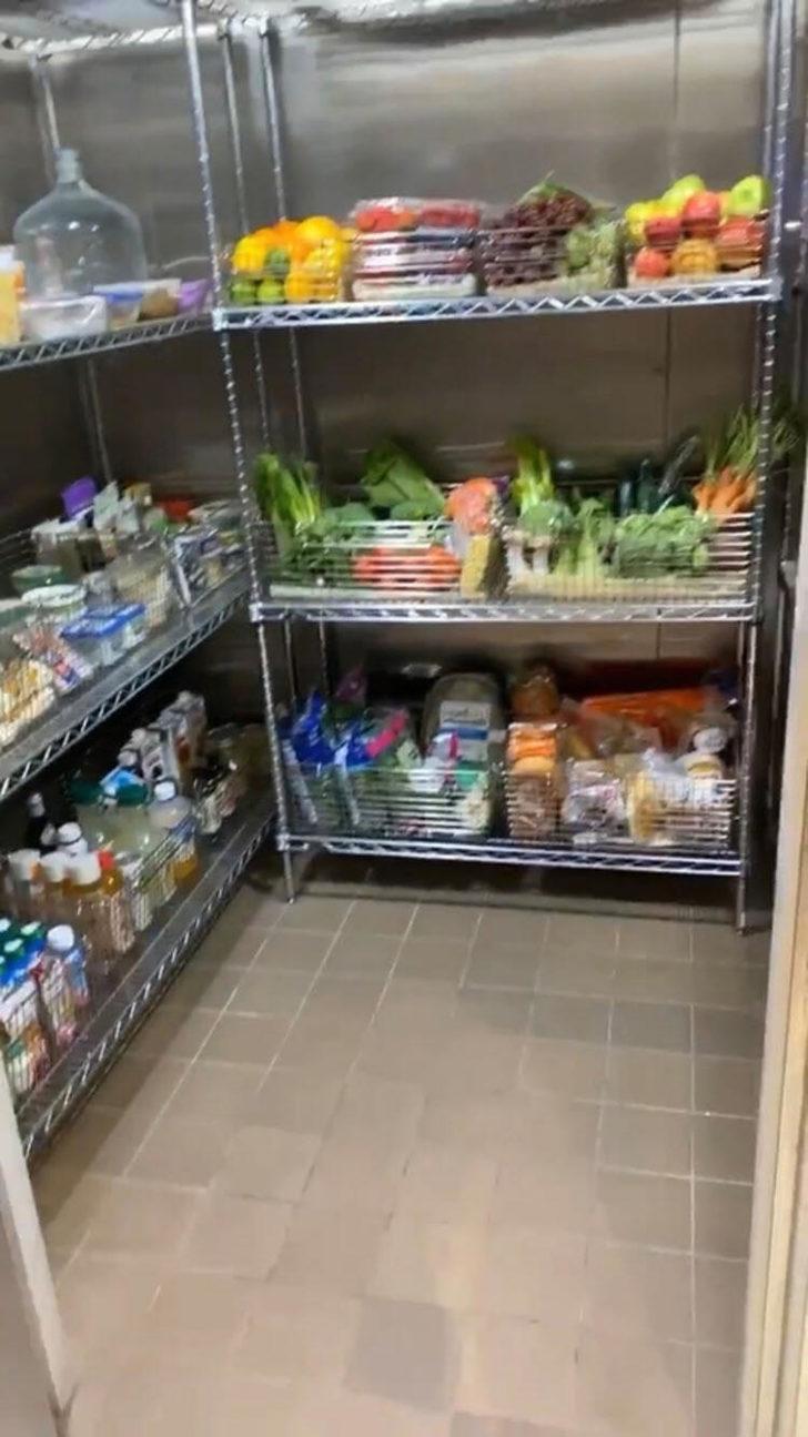 Kim Kardashian buzdolabının kapılarını açtı G5