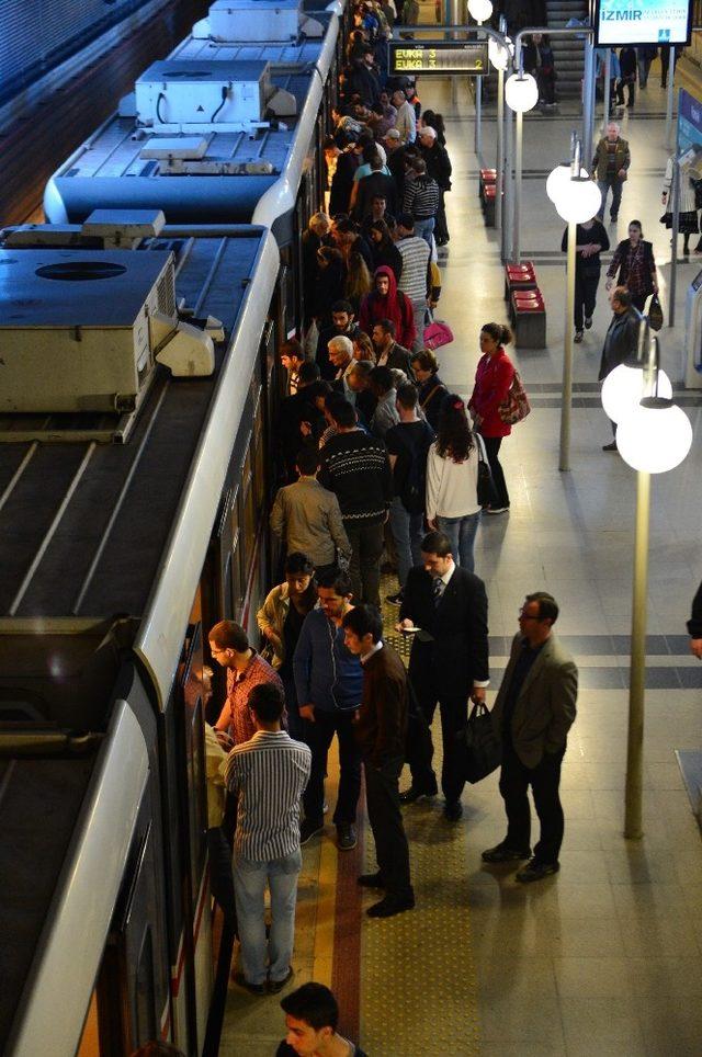 İzmir’de metro ve tramvay 2019’da 140 milyon yolcu taşıdı