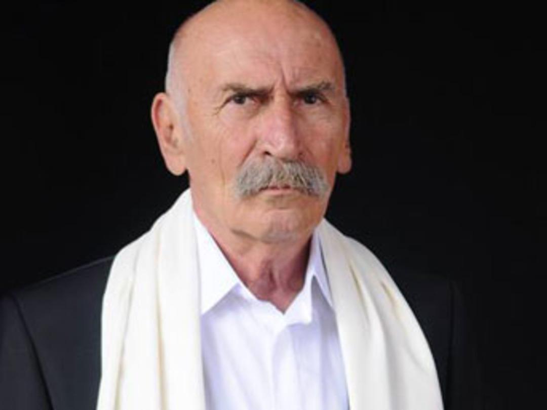 &Uuml;nl&uuml; isimler Tuncel Kurtiz'e ağlıyor