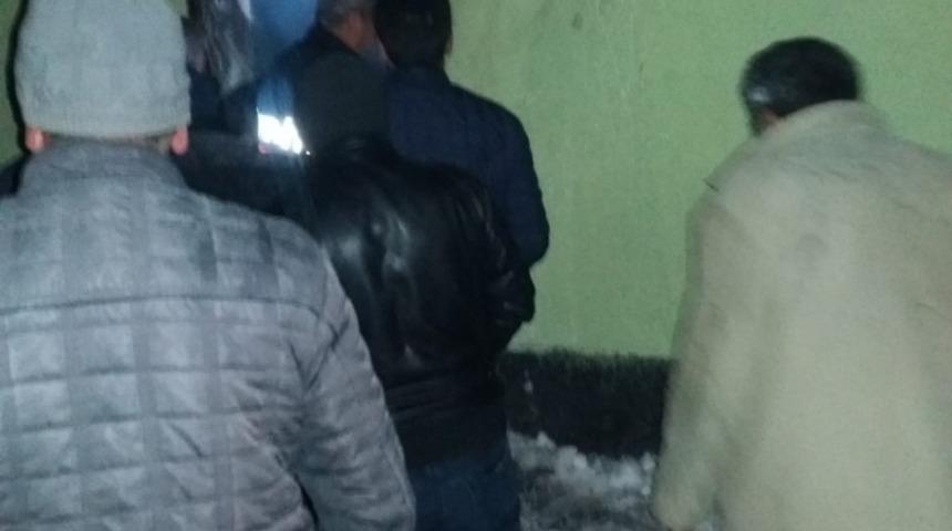 Yanan ev kullanılmaz hale geldi