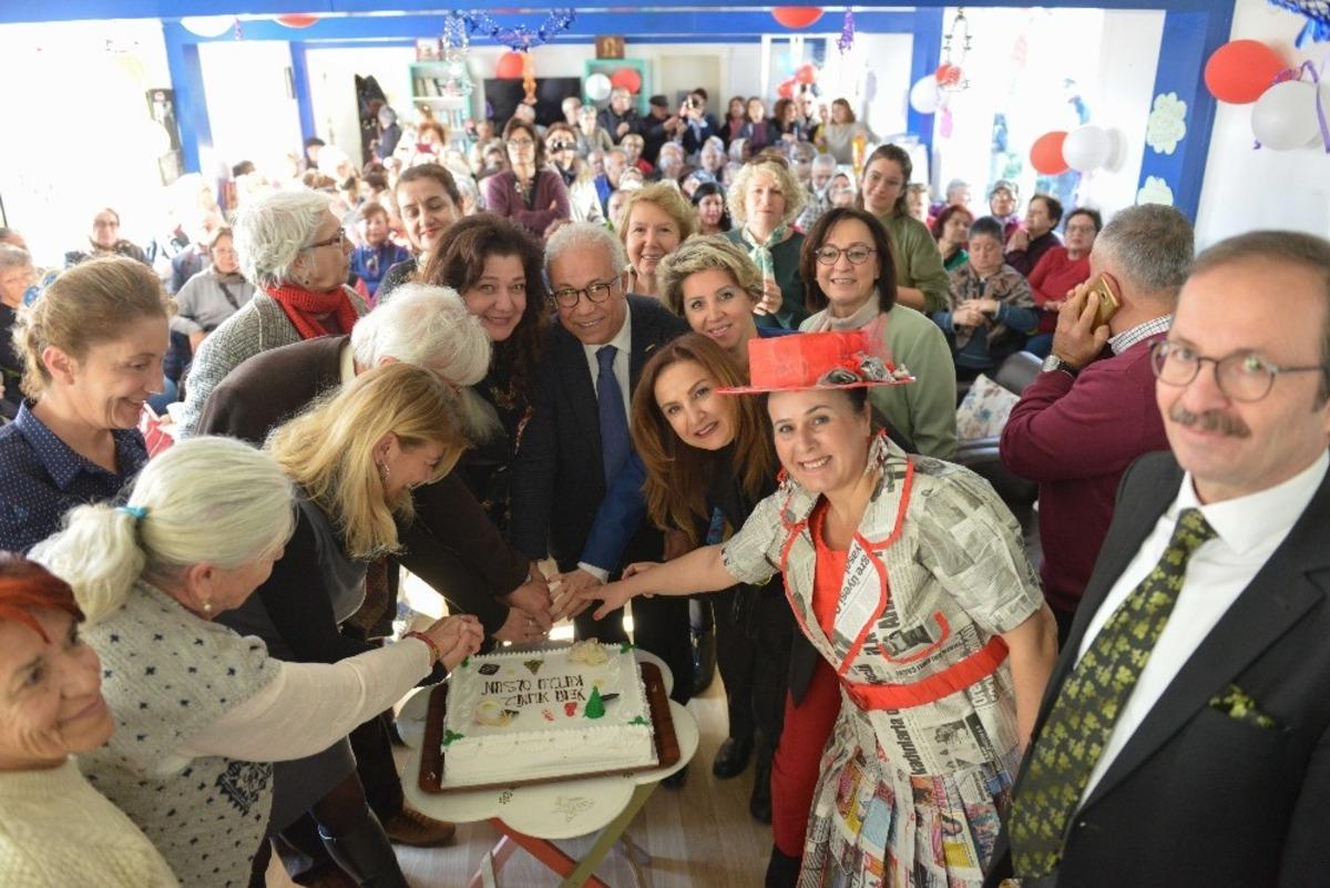 Yaşlı evinde yeni yıl heyecanı