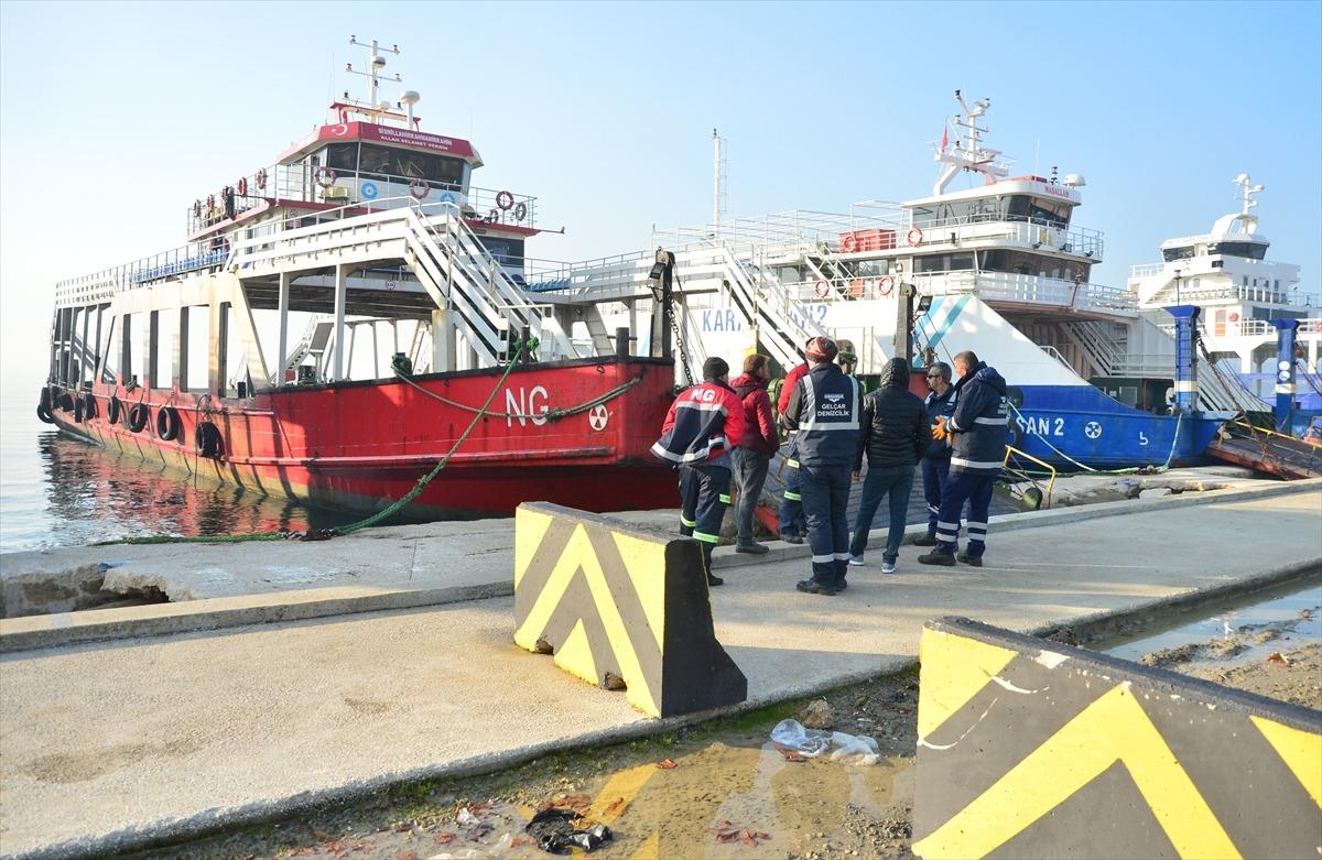 G&Uuml;NCELLEME - &Ccedil;anakkale Boğazı'nda balık&ccedil;ı teknesi yolcu feribotuna &ccedil;arptı