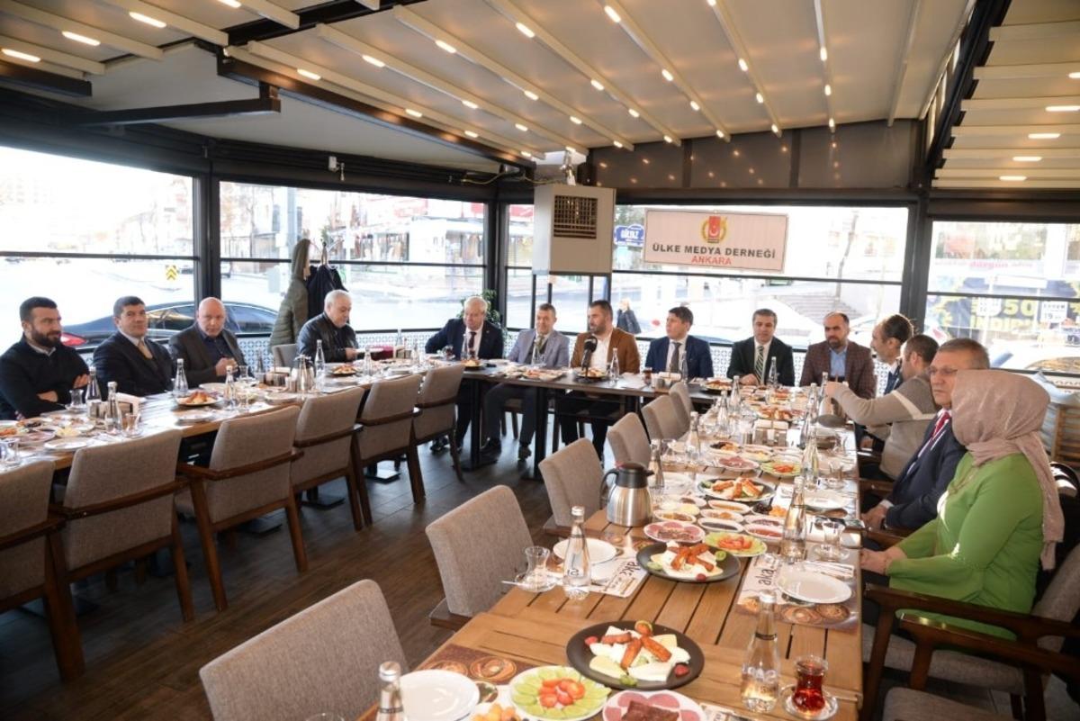 Başkan &Ccedil;etin gazetecilerle kahvaltıda buluştu