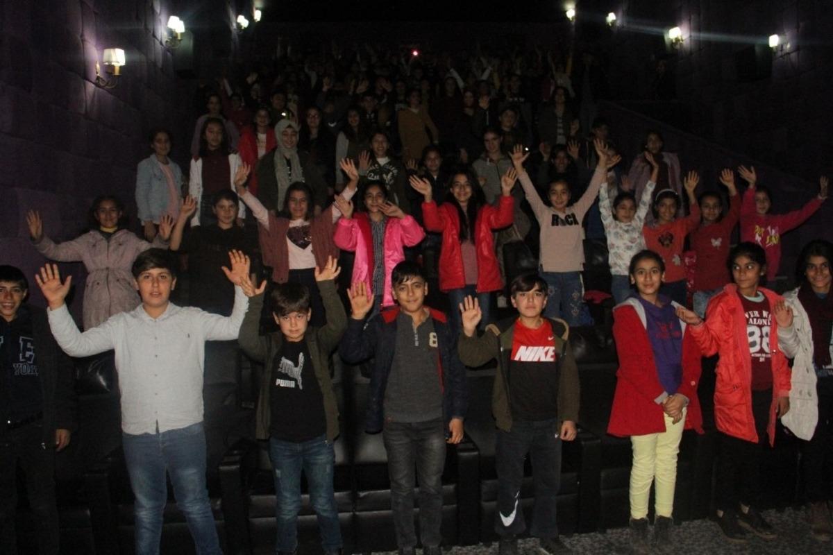 Bismil Belediyesi &ouml;ğrencileri sinemayla buluşturmaya devam ediyor