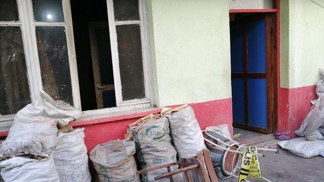 Yalnız yaşayan adam evinde ölü bulundu