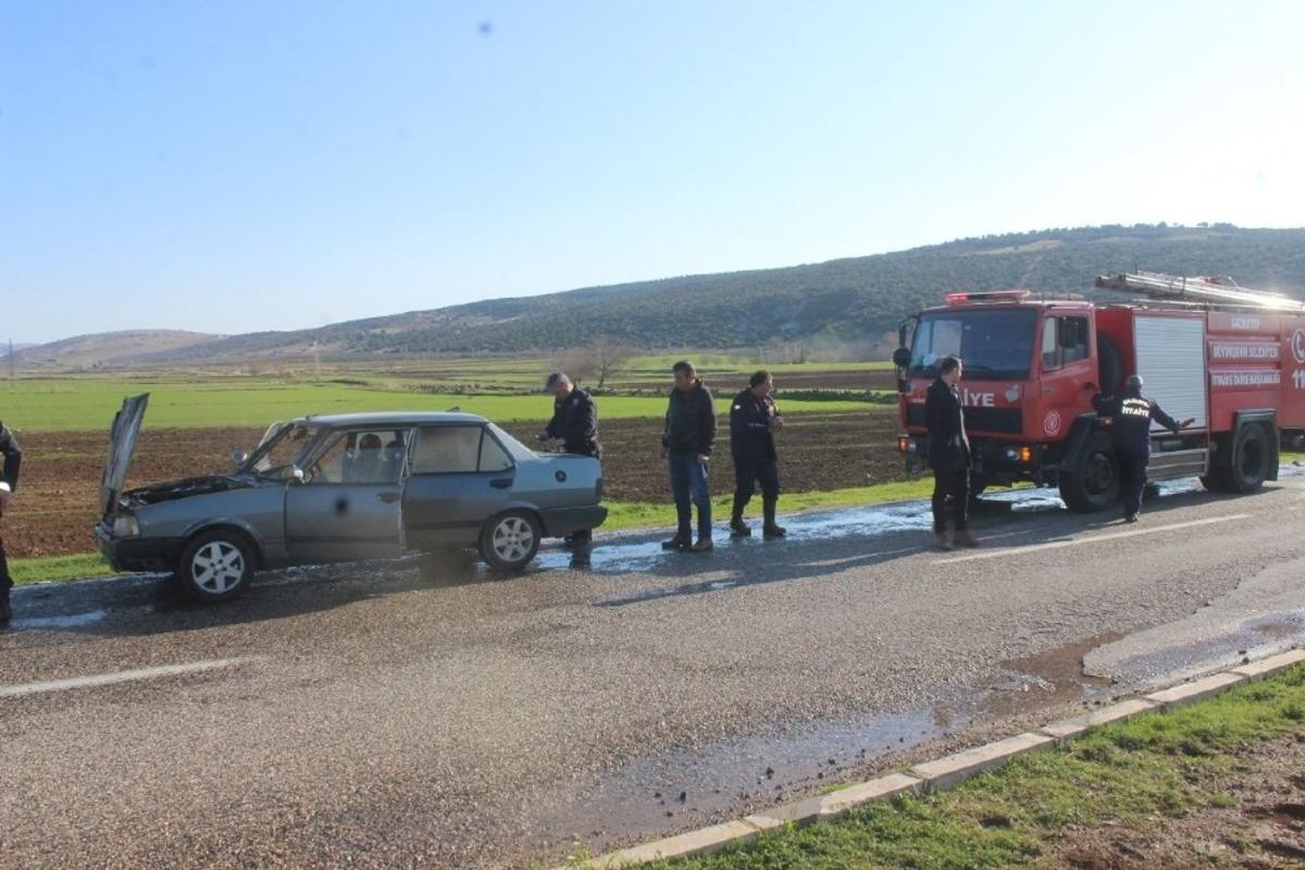Seyir halindeki aracın motoru yandı