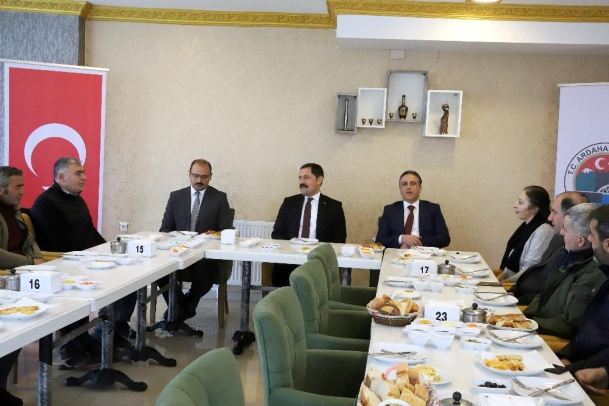 Vali Masatlı, Gazeteciler G&uuml;n&uuml;&rsquo;nde Gazetecilerle bir araya geldi