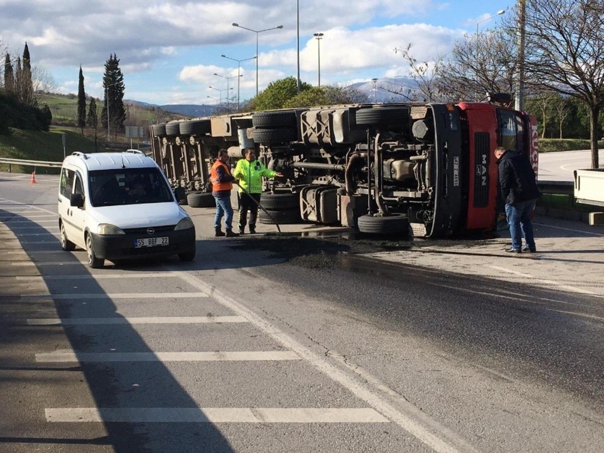 Samsun&rsquo;da tır kazası ucuz atlatıldı