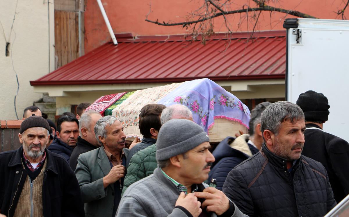 İstanbul'da aynı g&uuml;n &ouml;len iki kadın, Tokat'ta toprağa verildi
