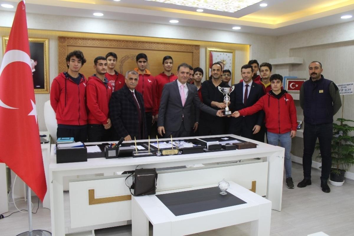 Sınav Koleji basketbol takımı, b&ouml;lge turnuvasında Diyarbakır&rsquo;ı temsil edecek